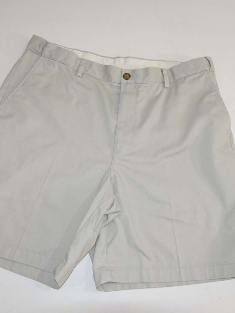 L.L. Bean Men's Comfort Adjustable Waist Khaki Shorts Size 36 Beige Wrinkle Free